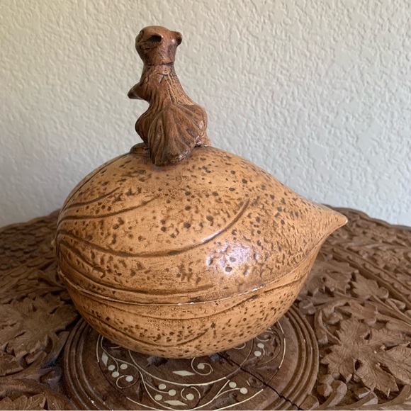 Vintage Kay Kinney Signed MCM Ceramic Squirrel And Almond Candy Dish with Lid - Picture 7 of 12